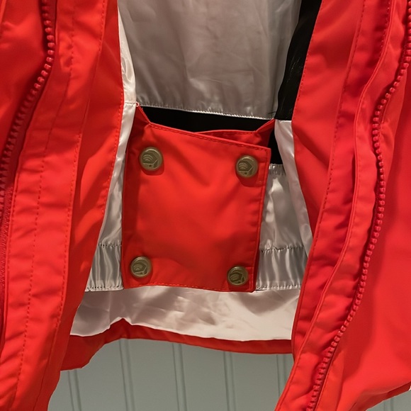 Gorgeous mountain hardwear two layer coat - Picture 6 of 17